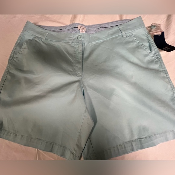CROWN & IVY LIGHT AQUA HANGING.  SHORTS. NWT SIZE 18W.   9” INSEAM
CLASSIC FIT - Picture 1 of 10